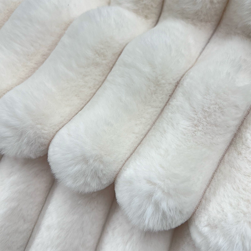 New Fluffy and Soft Cut Pile Stripe Faux Fur Fabric for Garment Corduroy Knitted Fabric for Hometextile